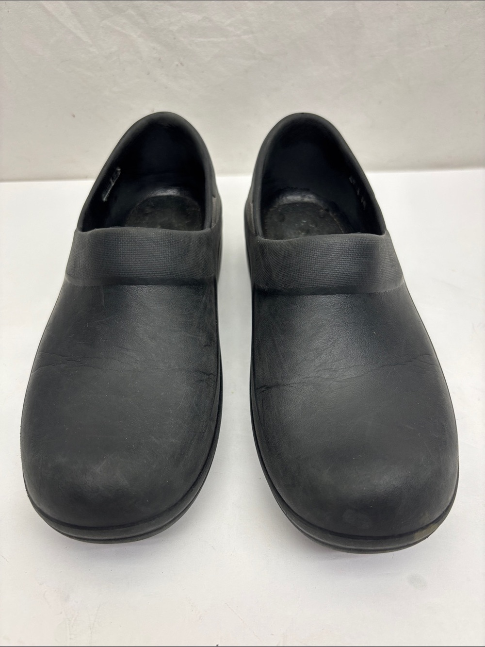 Crocs slip on shoes, size 7 women’s, box 74